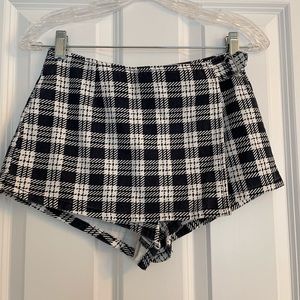 Urban outfitters mini skort- navy and white